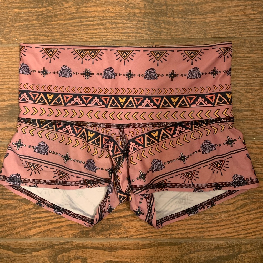 Pink Teeki shorts size S 💖